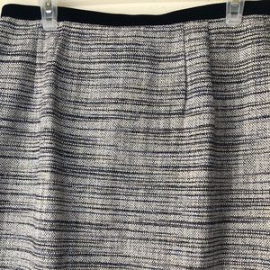 Ann Taylor Black/White tweed skirt, zipper back